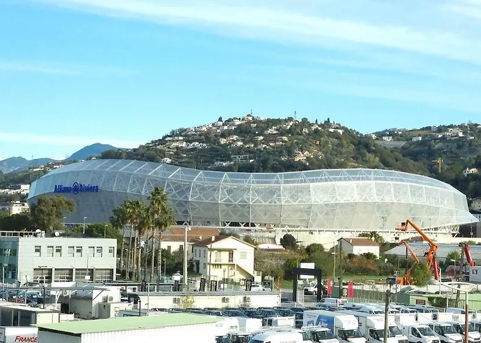 Stade Riviera מלון 3*